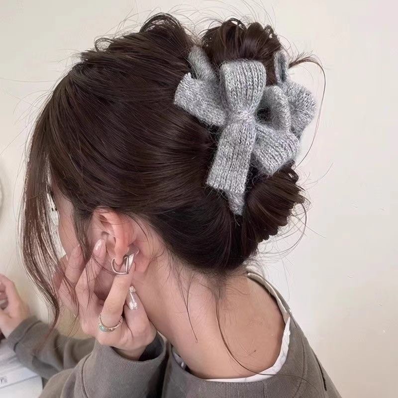Winter Plush Knit Bow Shark Hair Claw, Elegant Hair Clip for Women