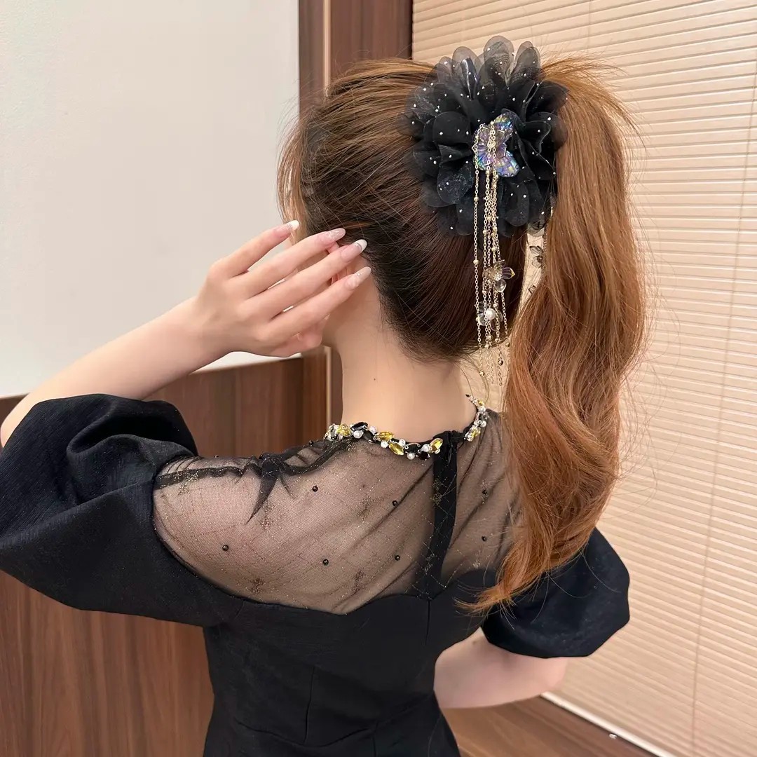 Spring/Summer Versatile Tassel Flower Shark Hair Clip