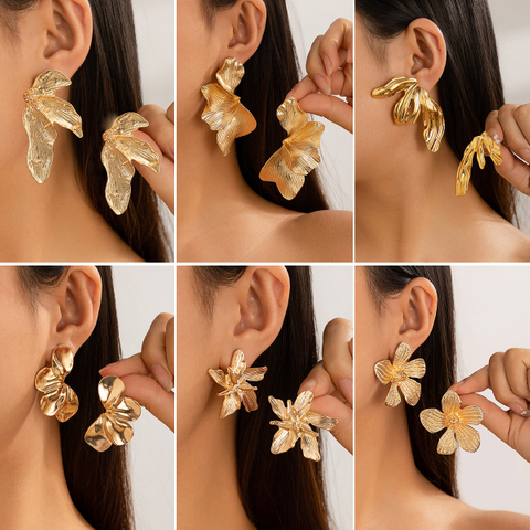 Light Luxury Textured Metal Petal Stud Earrings for Party & Daily