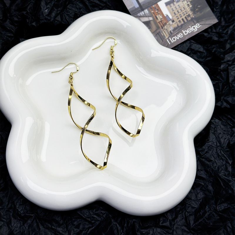 Curved Wave Stud Earrings