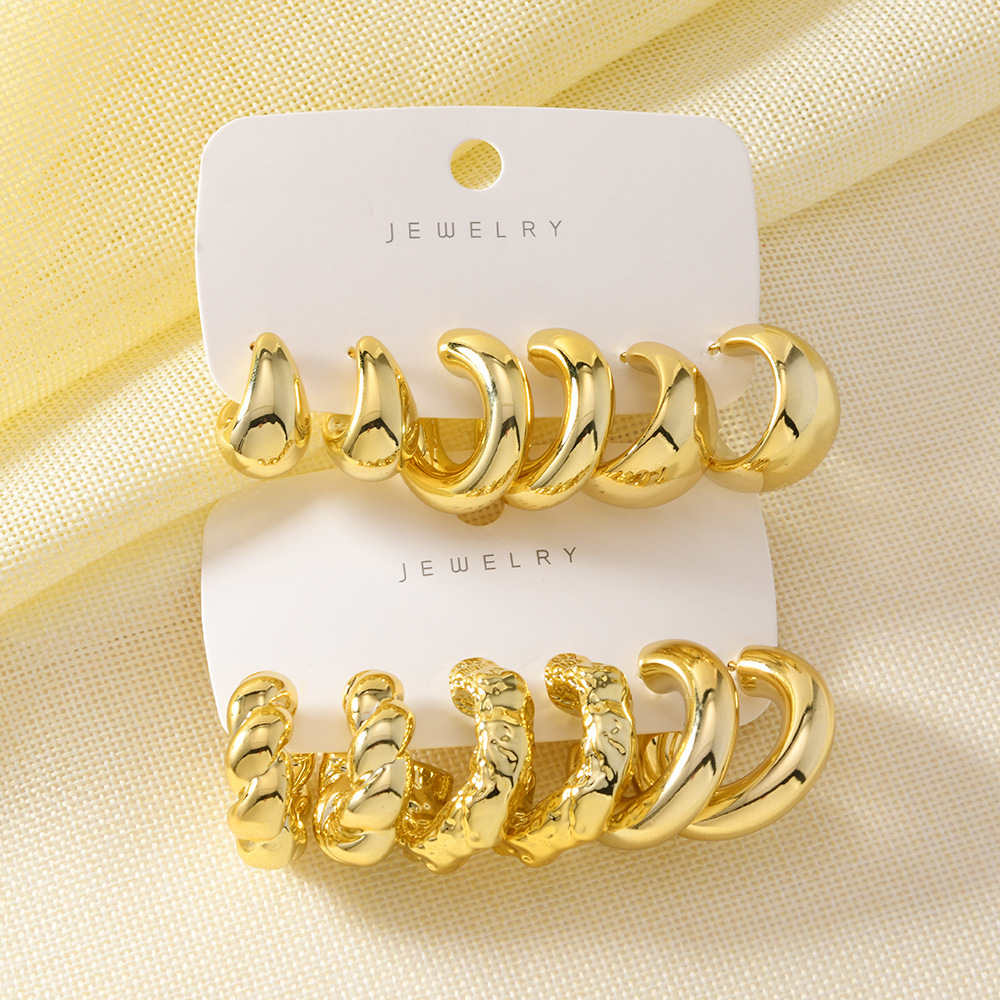 Fashionable And Flamboyant Earring Set