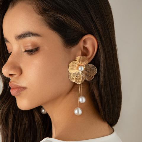 European & American 3D Ginkgo Flower Stud Earrings