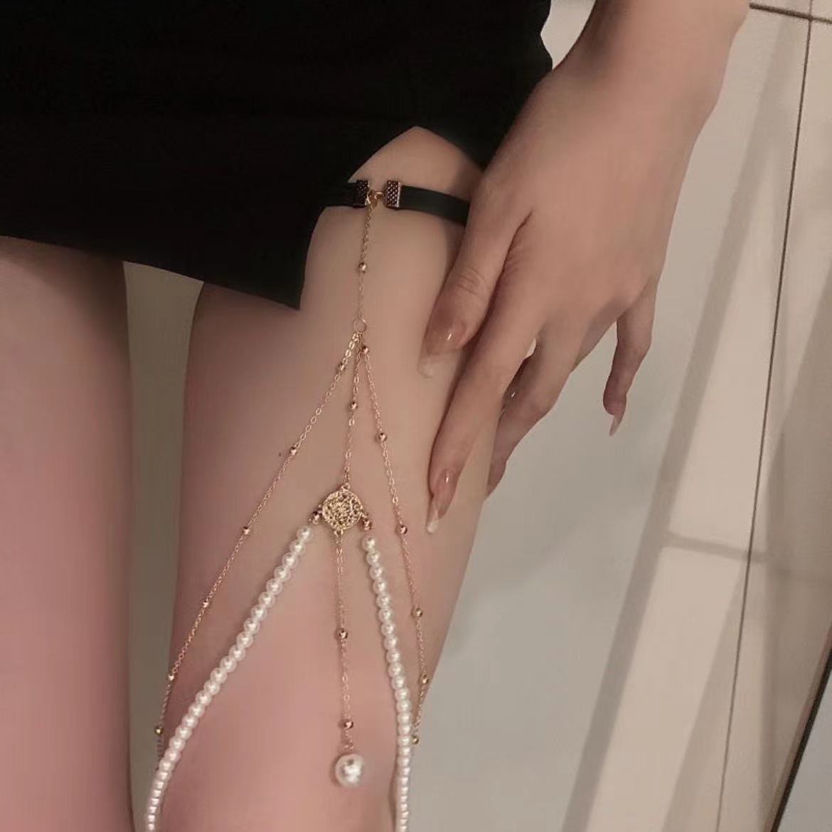 Minimalist Multi-Layer Pearl Chain Thigh Chain