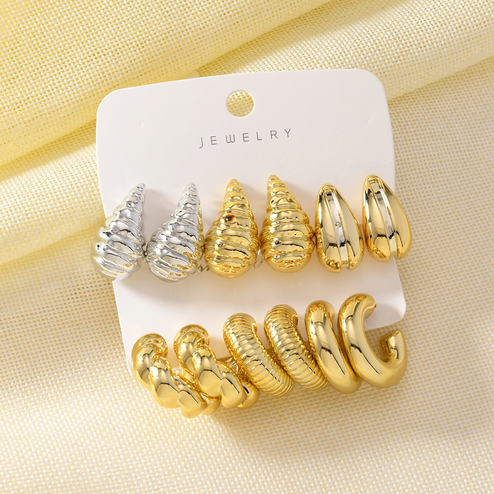 Fashionable And Flamboyant Earring Set