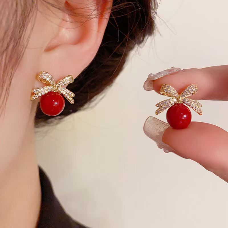 Luxurious And High-end Niche Seaweed Pearl Stud Earrings
