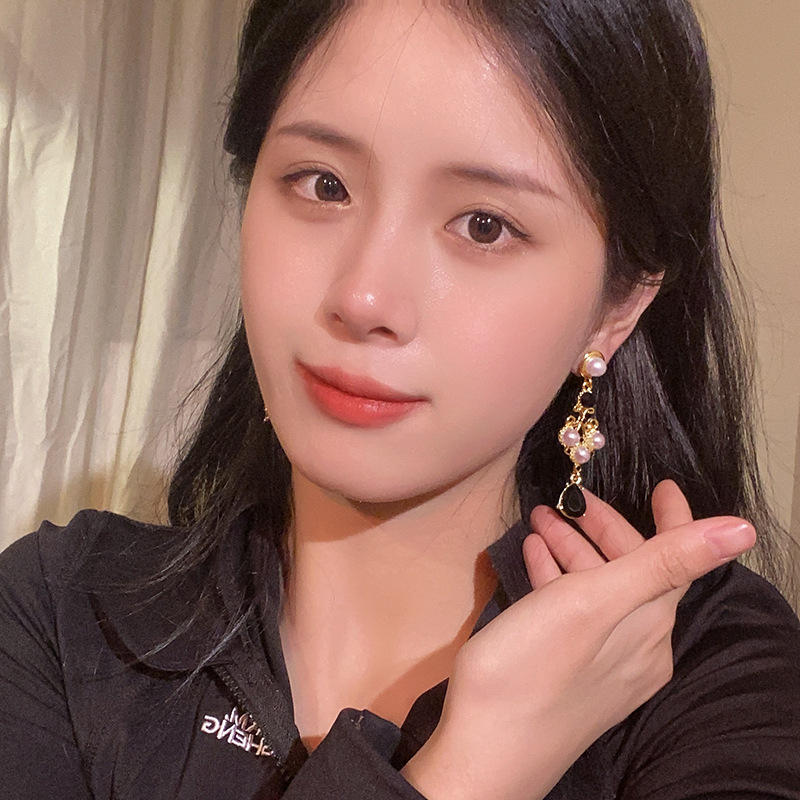 French Light Luxury Retro Baroque Fashionable Pearl Stud Black Diamond Teardrop Earrings