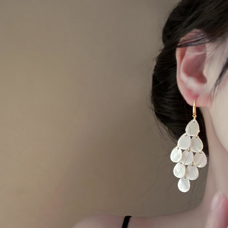 French Retro Shell Tassel Earrings