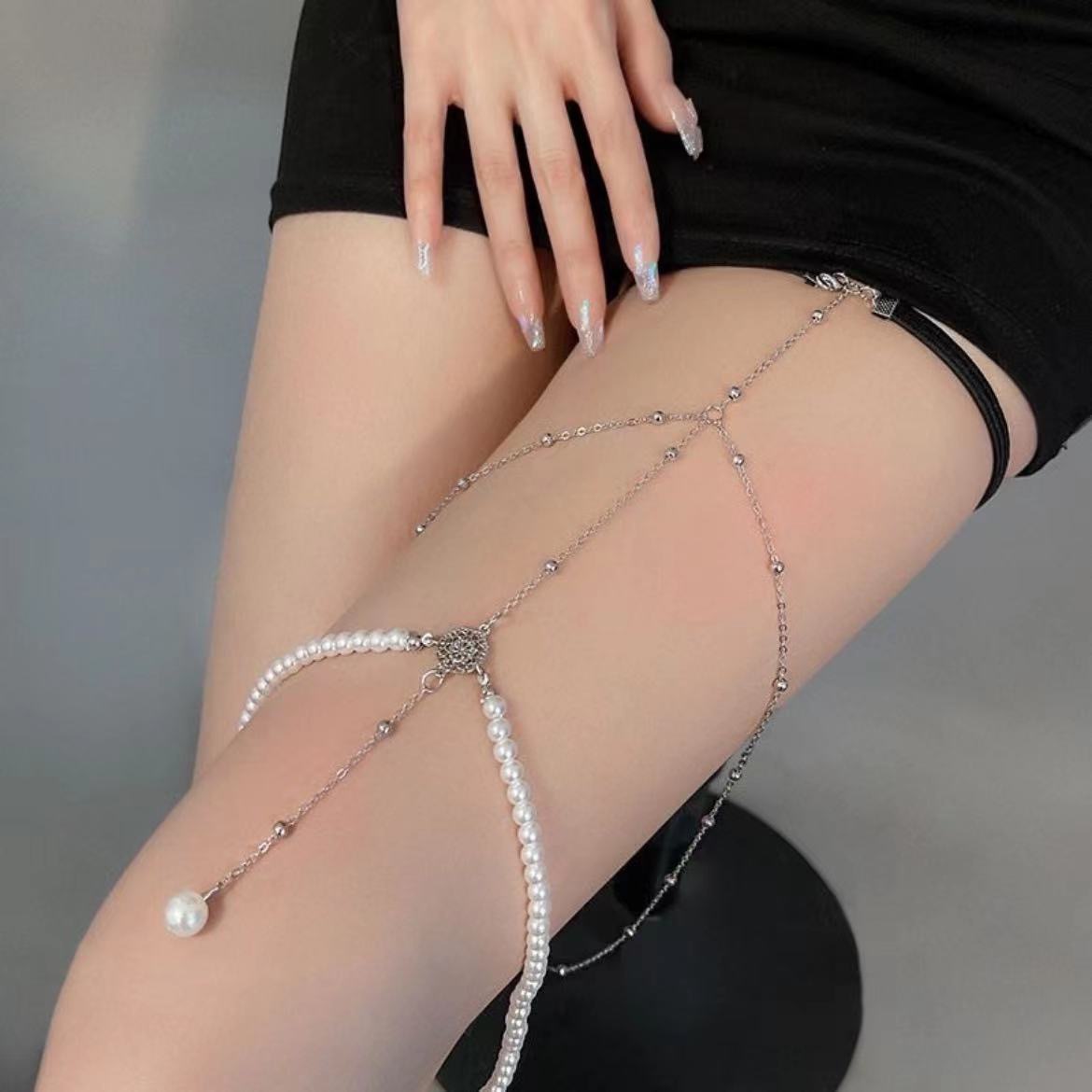 Minimalist Multi-Layer Pearl Chain Thigh Chain