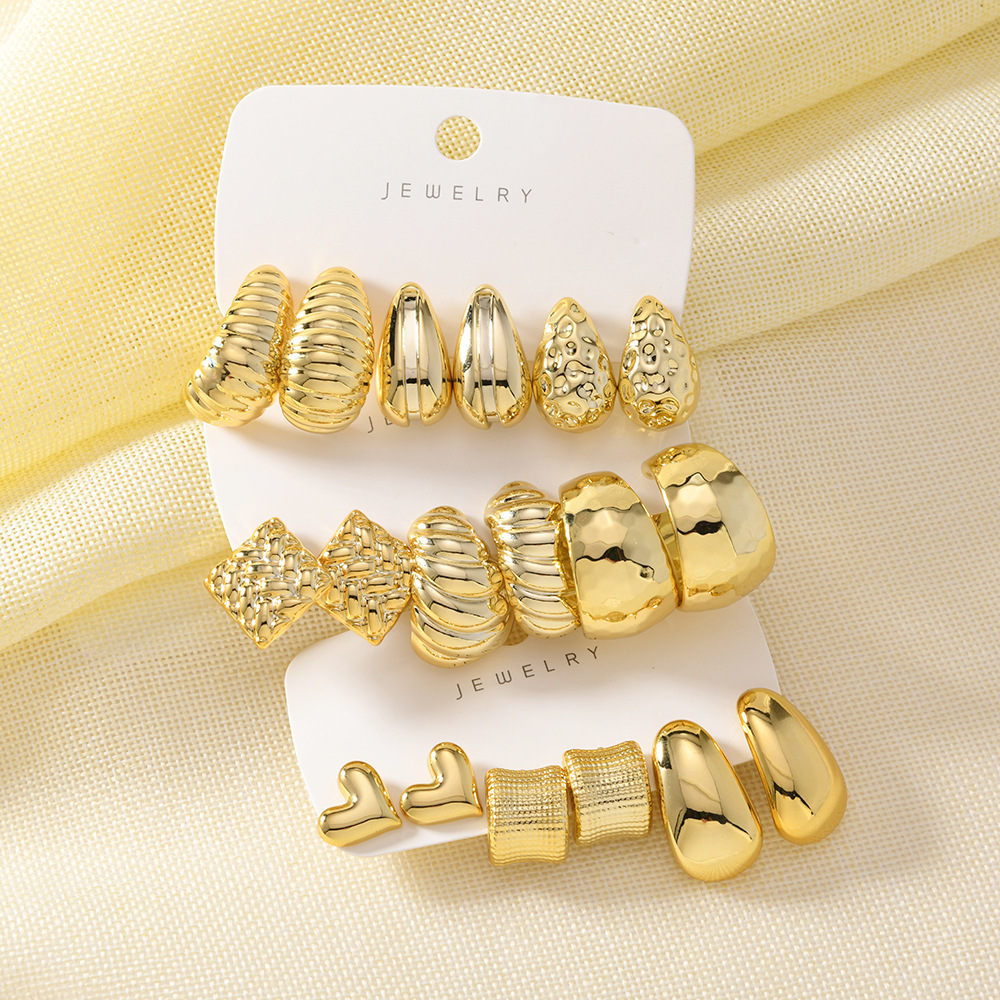 Fashionable And Flamboyant Earring Set