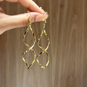 Curved Wave Stud Earrings