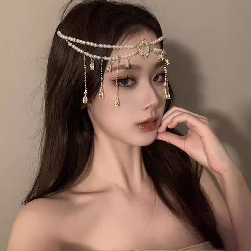 Vintage-Inspired Pearl Head Chain with Turquoise Accent