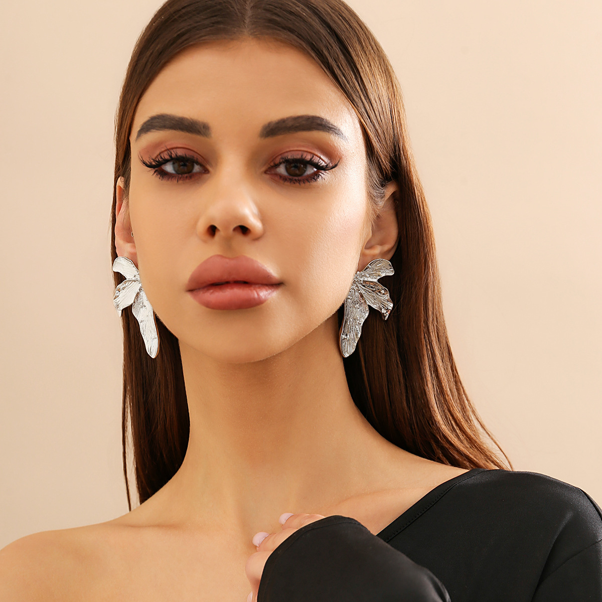 Light Luxury Textured Metal Petal Stud Earrings for Party & Daily