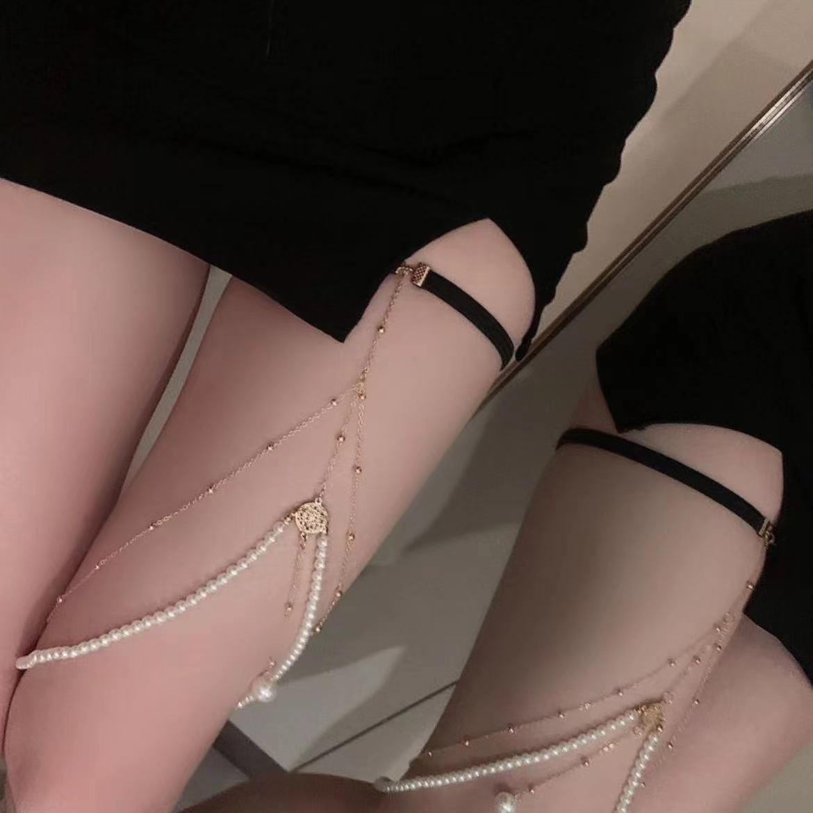 Minimalist Multi-Layer Pearl Chain Thigh Chain