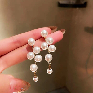 Vintage-style Long-flowing Fringed Pearl Earrings