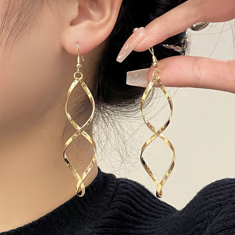 Curved Wave Stud Earrings