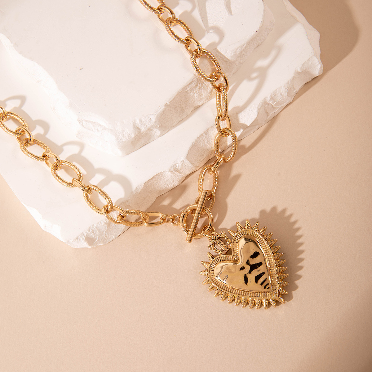 Vintage Gold Metal Heart Sunflower Pendant Necklace