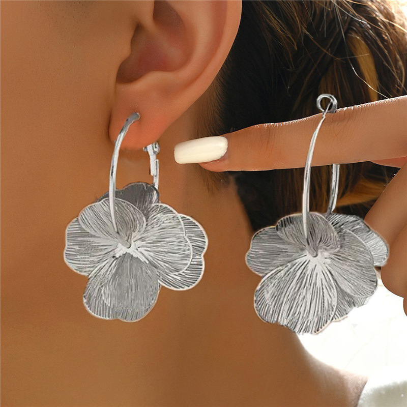 French Retro Openwork Flower Hoop Earrings, High Sense Metallic Petal Earrings