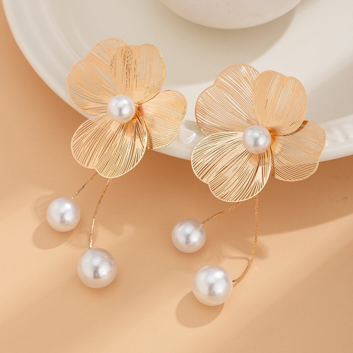 European & American 3D Ginkgo Flower Stud Earrings