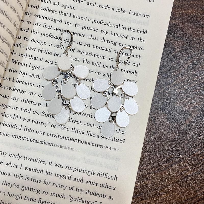 French Retro Shell Tassel Earrings