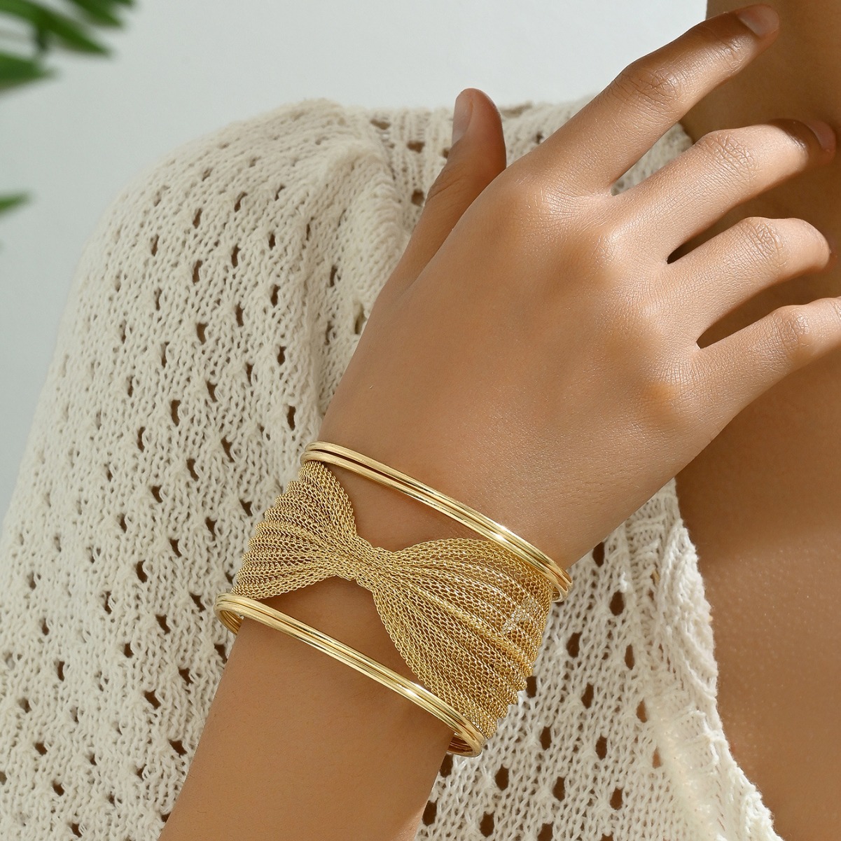 Irregularly shaped hollow diamond-set alloy open adjustable bracelet