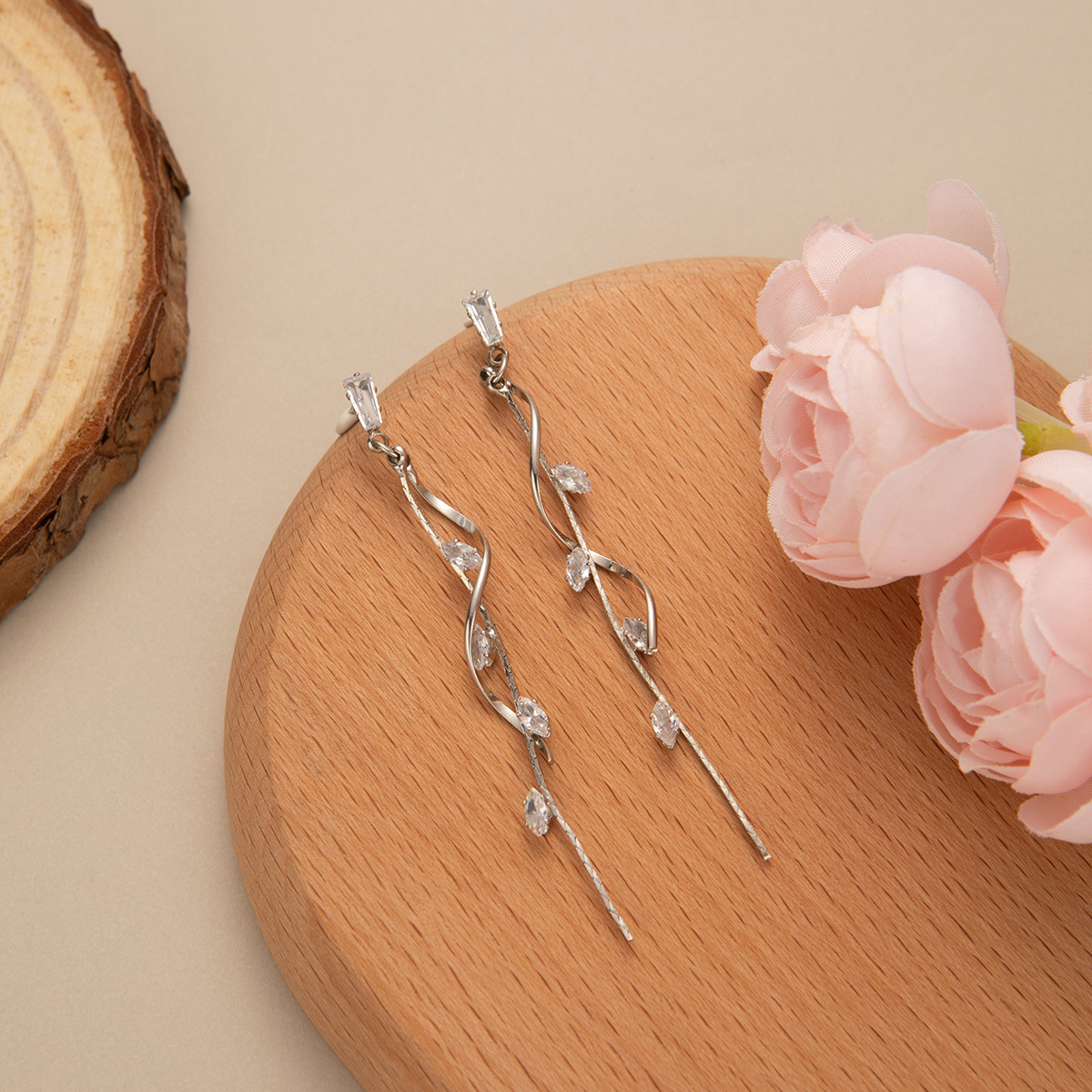 French Light Luxury Long Leaf Tassel Earrings