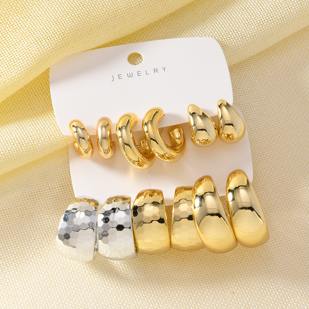 Fashionable And Flamboyant Earring Set