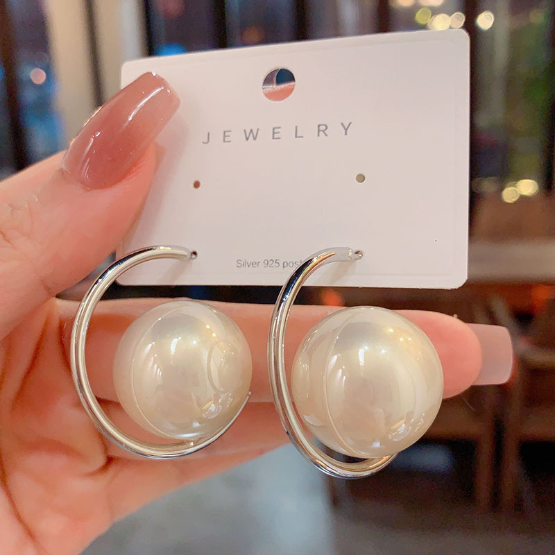 Metal Half-round Pearl Stud Earrings
