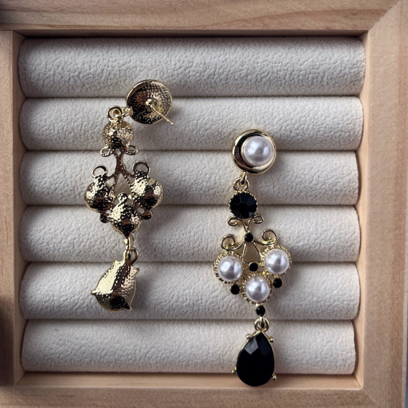 French Light Luxury Retro Baroque Fashionable Pearl Stud Black Diamond Teardrop Earrings