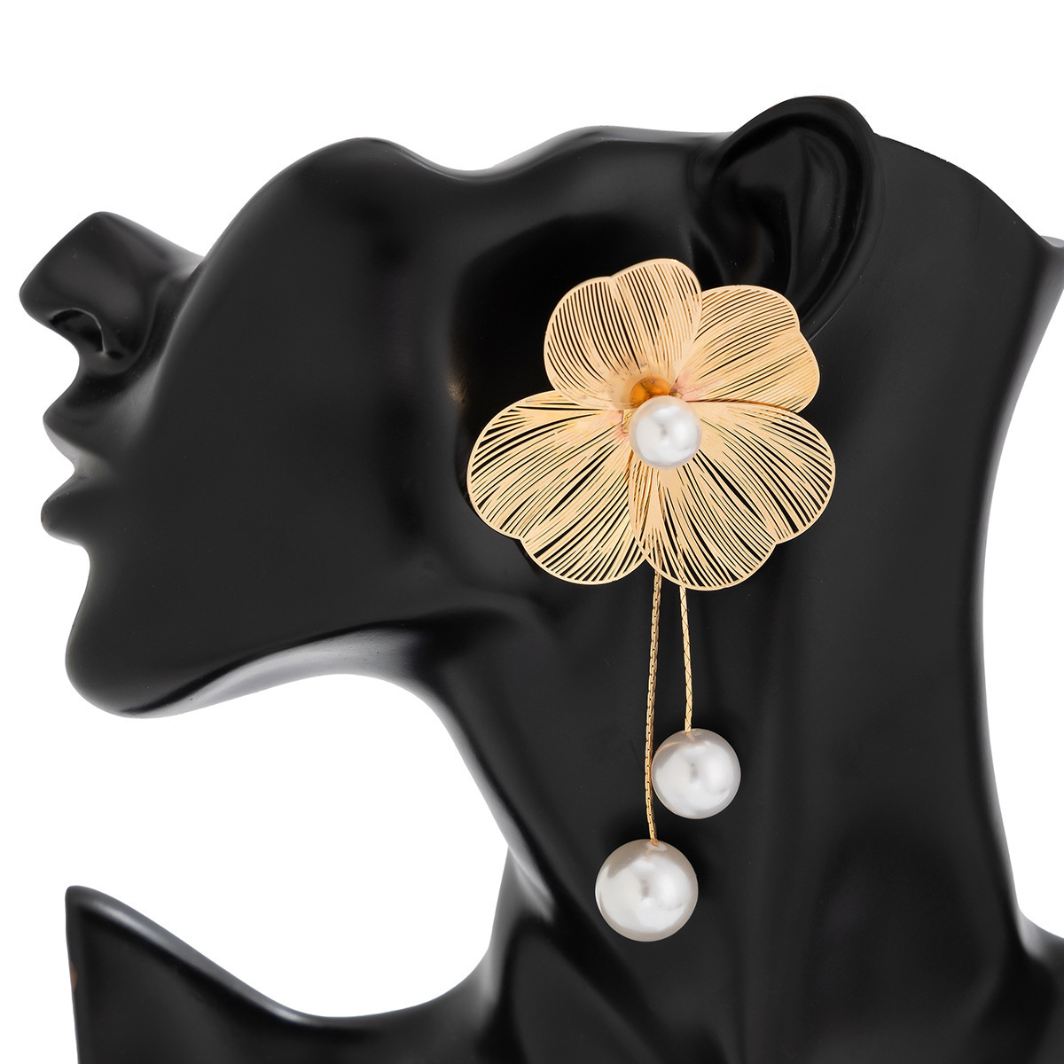 European & American 3D Ginkgo Flower Stud Earrings