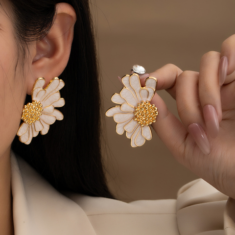 French Vintage Daisy Earrings